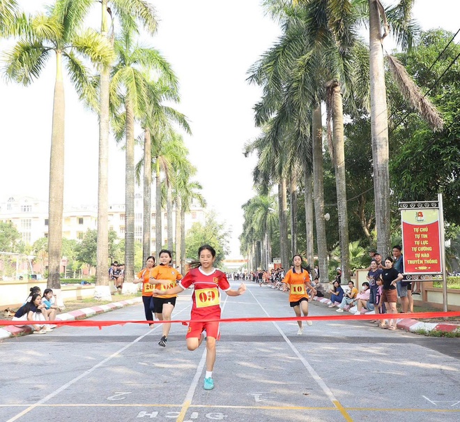XÃ HỒNG VÂN: TỔ CHỨC THÀNH CÔNG MÔN THỂ DỤC NHỊP ĐIỆU AEROBIC VÀ MÔN ĐIỀN KINH- Ảnh 13.