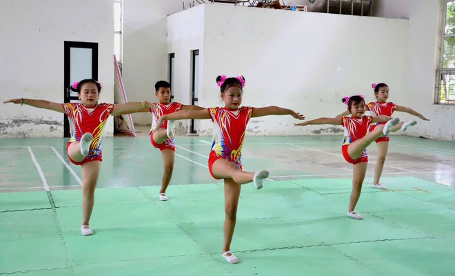 XÃ HỒNG VÂN: TỔ CHỨC THÀNH CÔNG MÔN THỂ DỤC NHỊP ĐIỆU AEROBIC VÀ MÔN ĐIỀN KINH- Ảnh 3.