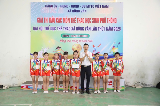 XÃ HỒNG VÂN: TỔ CHỨC THÀNH CÔNG MÔN THỂ DỤC NHỊP ĐIỆU AEROBIC VÀ MÔN ĐIỀN KINH- Ảnh 6. XÃ HỒNG VÂN: TỔ CHỨC THÀNH CÔNG MÔN THỂ DỤC NHỊP ĐIỆU AEROBIC VÀ MÔN ĐIỀN KINH- Ảnh 6.