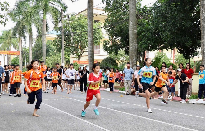 XÃ HỒNG VÂN: TỔ CHỨC THÀNH CÔNG MÔN THỂ DỤC NHỊP ĐIỆU AEROBIC VÀ MÔN ĐIỀN KINH- Ảnh 11.