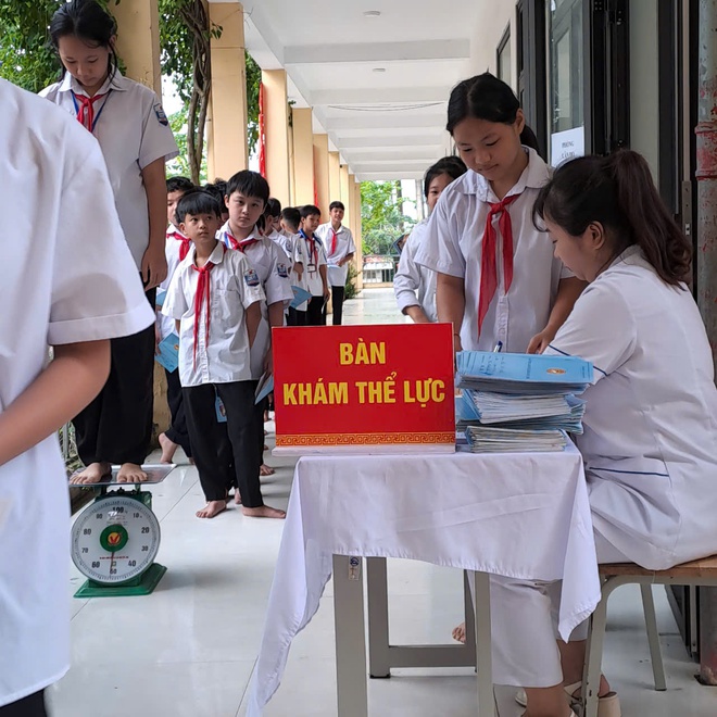 Trường Trung học cơ sở Thanh Bình tổ chức khám sức khỏe cho học sinh- Ảnh 1.