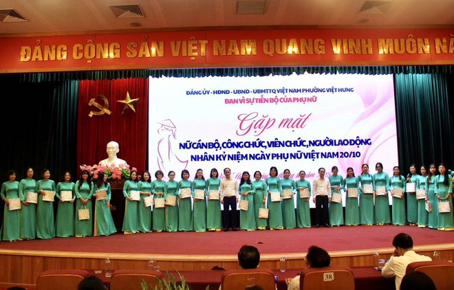 Phường Việt Hưng tổ chức gặp mặt 245 nữ cán bộ, công chức, viên chức, người lao động nhân Ngày Phụ nữ Việt Nam 20/10- Ảnh 12.