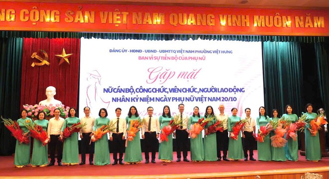 Phường Việt Hưng tổ chức gặp mặt 245 nữ cán bộ, công chức, viên chức, người lao động nhân Ngày Phụ nữ Việt Nam 20/10- Ảnh 13.