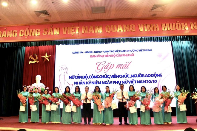 Phường Việt Hưng tổ chức gặp mặt 245 nữ cán bộ, công chức, viên chức, người lao động nhân Ngày Phụ nữ Việt Nam 20/10- Ảnh 5.