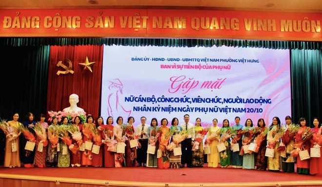 Phường Việt Hưng tổ chức gặp mặt 245 nữ cán bộ, công chức, viên chức, người lao động nhân Ngày Phụ nữ Việt Nam 20/10- Ảnh 3.