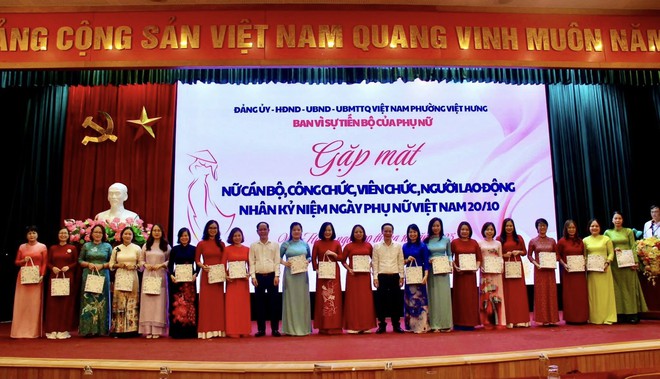 Phường Việt Hưng tổ chức gặp mặt 245 nữ cán bộ, công chức, viên chức, người lao động nhân Ngày Phụ nữ Việt Nam 20/10- Ảnh 6.