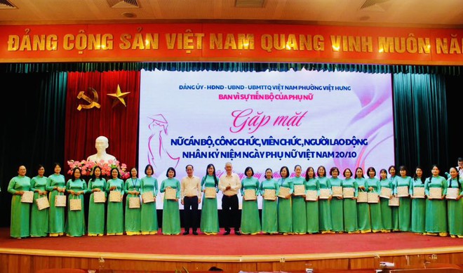 Phường Việt Hưng tổ chức gặp mặt 245 nữ cán bộ, công chức, viên chức, người lao động nhân Ngày Phụ nữ Việt Nam 20/10- Ảnh 8.