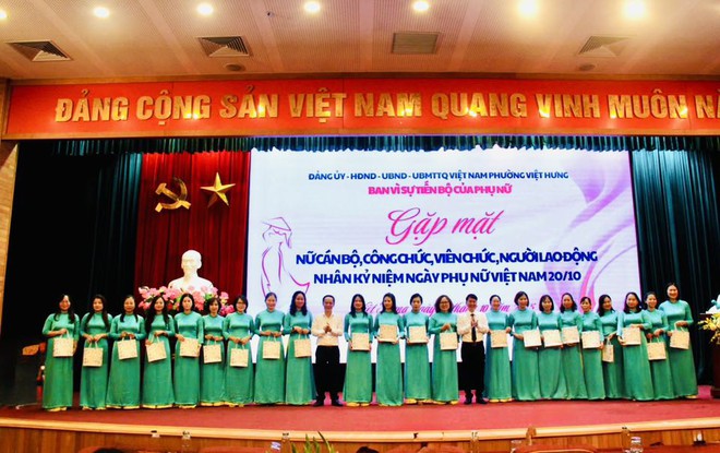 Phường Việt Hưng tổ chức gặp mặt 245 nữ cán bộ, công chức, viên chức, người lao động nhân Ngày Phụ nữ Việt Nam 20/10- Ảnh 9.