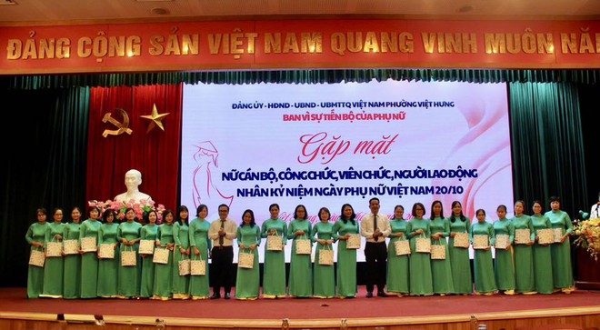 Phường Việt Hưng tổ chức gặp mặt 245 nữ cán bộ, công chức, viên chức, người lao động nhân Ngày Phụ nữ Việt Nam 20/10- Ảnh 11.