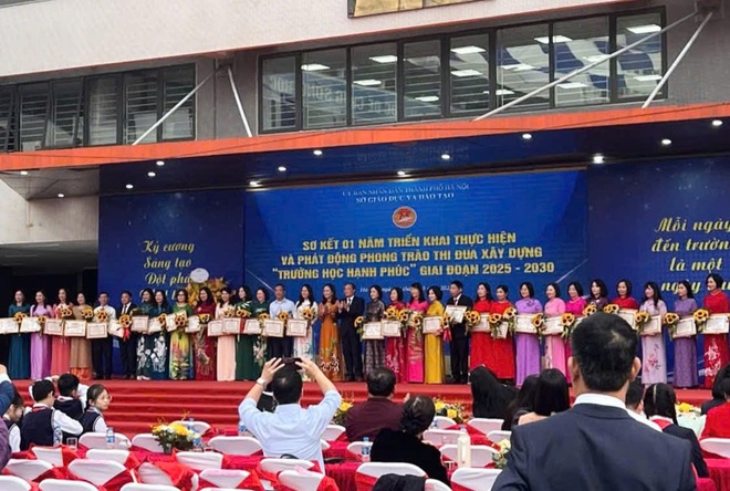 TRƯỜNG TIỂU HỌC HỒNG KỲ VINH DỰ ĐƯỢC GIÁM ĐỐC SỞ GIÁO DỤC VÀ ĐÀO TẠO HÀ NỘI KHEN THƯỞNG- Ảnh 1.