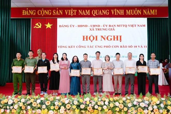 TRUNG GIÃ TỔNG KẾT CÔNG TÁC ỨNG PHÓ, KHẮC PHỤC HẬU QUẢ BÃO SỐ 10, 11- Ảnh 9.