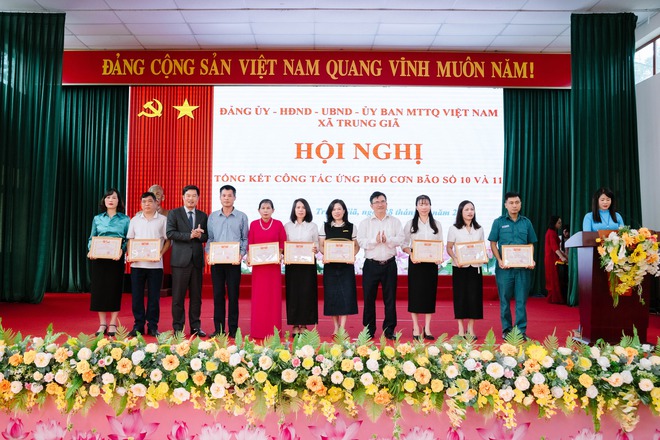 TRUNG GIÃ TỔNG KẾT CÔNG TÁC ỨNG PHÓ, KHẮC PHỤC HẬU QUẢ BÃO SỐ 10, 11- Ảnh 14.