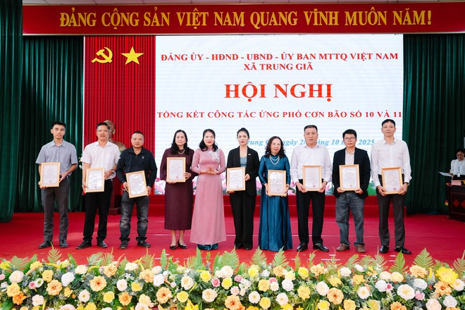 TRUNG GIÃ TỔNG KẾT CÔNG TÁC ỨNG PHÓ, KHẮC PHỤC HẬU QUẢ BÃO SỐ 10, 11- Ảnh 13.