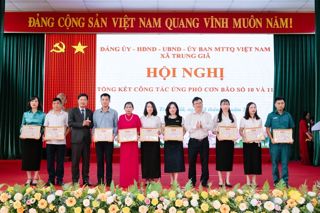TRUNG GIÃ TỔNG KẾT CÔNG TÁC ỨNG PHÓ, KHẮC PHỤC HẬU QUẢ BÃO SỐ 10, 11- Ảnh 11.