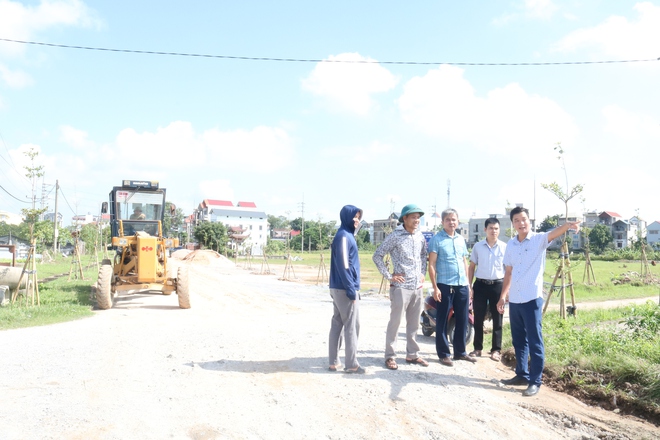 Công dân Nguyễn Văn Hồng, Thôn Trung tự nguyện hỗ trợ kinh phí tuyến đường Thượng Vực đi Hòa Chính 150 triệu đồng.- Ảnh 3.