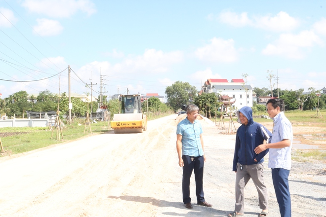 Công dân Nguyễn Văn Hồng, Thôn Trung tự nguyện hỗ trợ kinh phí tuyến đường Thượng Vực đi Hòa Chính 150 triệu đồng.- Ảnh 1.