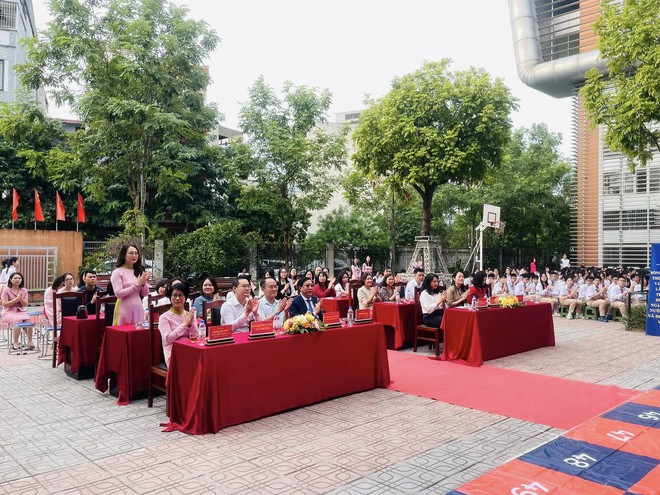 Trường THCS Chu Văn An tổ chức mô hình điểm lễ hưởng ứng ngày pháp luật nước CHXHCN Việt Nam - năm 2025- Ảnh 8.