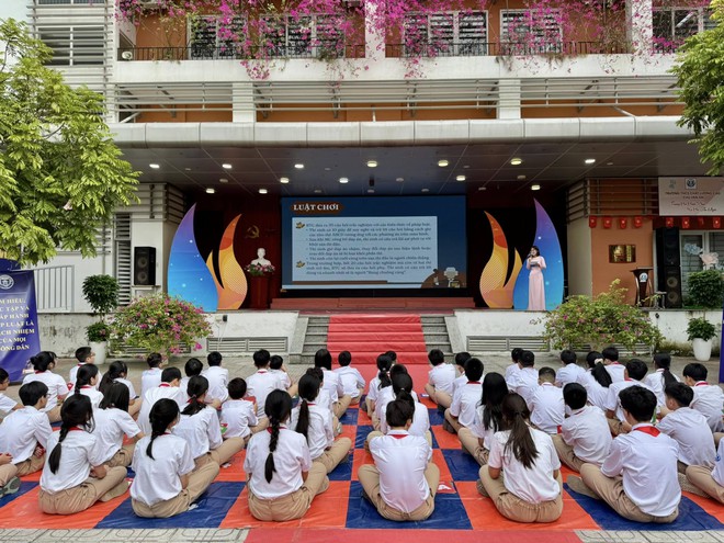 Trường THCS Chu Văn An tổ chức mô hình điểm lễ hưởng ứng ngày pháp luật nước CHXHCN Việt Nam - năm 2025- Ảnh 13.