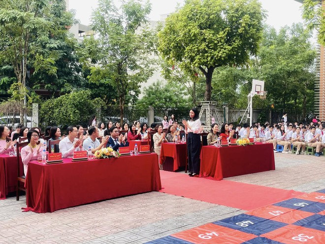 Trường THCS Chu Văn An tổ chức mô hình điểm lễ hưởng ứng ngày pháp luật nước CHXHCN Việt Nam - năm 2025- Ảnh 3.