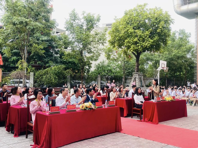 Trường THCS Chu Văn An tổ chức mô hình điểm lễ hưởng ứng ngày pháp luật nước CHXHCN Việt Nam - năm 2025- Ảnh 5.