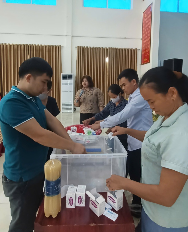 XÃ TRUNG GIÃ TỔ CHỨC HƯỚNG DẪN NGƯỜI DÂN XỬ LÝ MÔI TRƯỜNG SAU NGẬP LỤT- Ảnh 5.