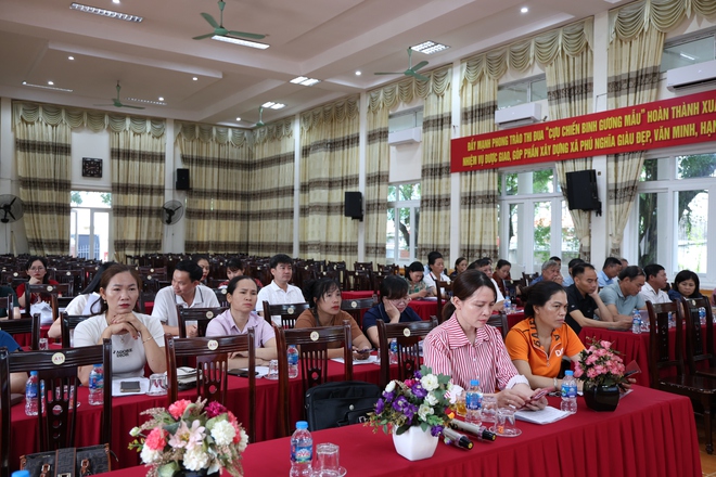 Thống kê cơ sở Chương Mỹ tập huấn nghiệp vụ công tác thu thập thông tin lập bảng kê cơ sở sản xuất kinh doanh cá thể trong Tổng điều tra kinh tế năm 2026 cho các điều tra viên của xã Phú Nghĩa- Ảnh 2.