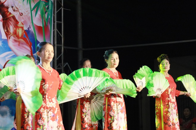 ĐỒNG CHÍ NGUYỄN THÀNH OAI - ỦY VIÊN BAN THƯỜNG VỤ ĐẢNG ỦY, PHÓ CHỦ TỊCH HĐND XÃ CỔ ĐÔ DỰ CHUNG VUI TẾT TRUNG THU, TRAO THƯỞNG HỌC SINH GIỎI, THI ĐỖ ĐẠI HỌC Ở THÔN ĐÔNG LÂU- Ảnh 3.