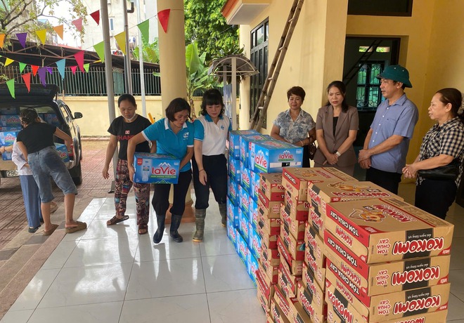 CHUNG TAY HỖ TRỢ NHÂN DÂN XÃ TRUNG GIÃ KHẮC PHỤC ẢNH HƯỞNG MƯA BÃO - Ảnh 2.