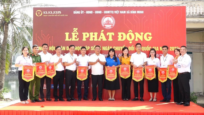 Lễ phát động ngày hội toàn dân học tập số và ngày chuyển đổi số quốc gia năm 2025; kỷ niệm 71 năm ngày giải phóng thủ đô( 10/10/1954-10/10/2025)- Ảnh 6.