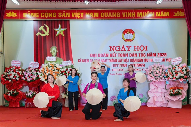 XÃ HỒNG VÂN TƯNG BỪNG NGÀY HỘI ĐẠI ĐOÀN KẾT TOÀN DÂN TỘC NĂM 2025 HƯỚNG TỚI KỶ NIỆM 95 NĂM NGÀY TRUYỀN THỐNG MẶT TRẬN TỔ QUỐC VIỆT NAM (18/11/1930-18/11/2025)- Ảnh 1.