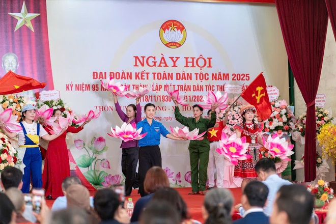 XÃ HỒNG VÂN TƯNG BỪNG NGÀY HỘI ĐẠI ĐOÀN KẾT TOÀN DÂN TỘC NĂM 2025 HƯỚNG TỚI KỶ NIỆM 95 NĂM NGÀY TRUYỀN THỐNG MẶT TRẬN TỔ QUỐC VIỆT NAM (18/11/1930-18/11/2025)- Ảnh 2.