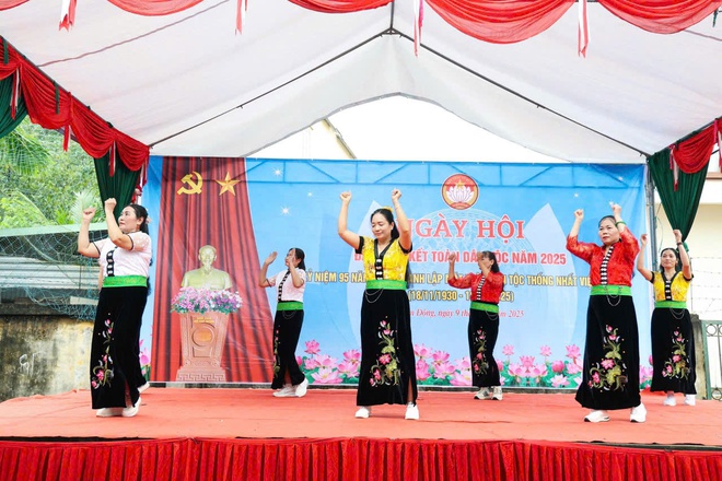 XÃ HỒNG VÂN TƯNG BỪNG NGÀY HỘI ĐẠI ĐOÀN KẾT TOÀN DÂN TỘC NĂM 2025 HƯỚNG TỚI KỶ NIỆM 95 NĂM NGÀY TRUYỀN THỐNG MẶT TRẬN TỔ QUỐC VIỆT NAM (18/11/1930-18/11/2025)- Ảnh 15.