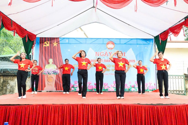 XÃ HỒNG VÂN TƯNG BỪNG NGÀY HỘI ĐẠI ĐOÀN KẾT TOÀN DÂN TỘC NĂM 2025 HƯỚNG TỚI KỶ NIỆM 95 NĂM NGÀY TRUYỀN THỐNG MẶT TRẬN TỔ QUỐC VIỆT NAM (18/11/1930-18/11/2025)- Ảnh 17.