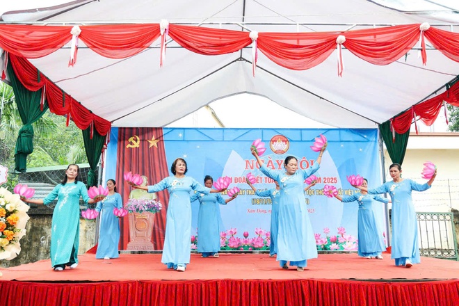 XÃ HỒNG VÂN TƯNG BỪNG NGÀY HỘI ĐẠI ĐOÀN KẾT TOÀN DÂN TỘC NĂM 2025 HƯỚNG TỚI KỶ NIỆM 95 NĂM NGÀY TRUYỀN THỐNG MẶT TRẬN TỔ QUỐC VIỆT NAM (18/11/1930-18/11/2025)- Ảnh 18.