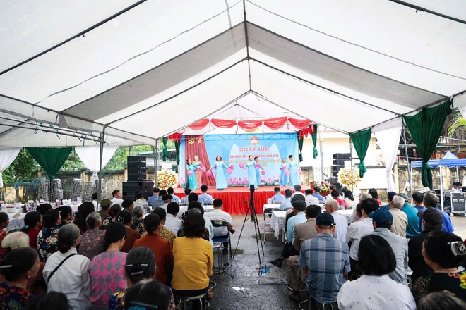 XÃ HỒNG VÂN TƯNG BỪNG NGÀY HỘI ĐẠI ĐOÀN KẾT TOÀN DÂN TỘC NĂM 2025 HƯỚNG TỚI KỶ NIỆM 95 NĂM NGÀY TRUYỀN THỐNG MẶT TRẬN TỔ QUỐC VIỆT NAM (18/11/1930-18/11/2025)- Ảnh 12.