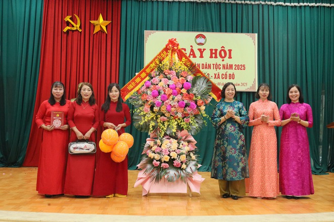 ĐỒNG CHÍ NGUYỄN THỊ KIM OANH – BÍ THƯ ĐẢNG ỦY, CHỦ TỊCH HĐND XÃ CỔ ĐÔ DỰ NGÀY HỘI ĐẠI ĐOÀN KẾT TOÀN DÂN TỘC TẠI THÔN TÂN PHONG 3- Ảnh 3.