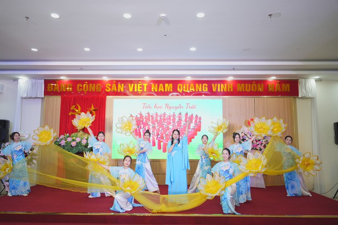 Khương Đình: Kỷ niệm 43 năm Ngày Nhà giáo Việt Nam 20/11 và tuyên dương các điển hình tiên tiến năm học 2024 - 2025- Ảnh 6.