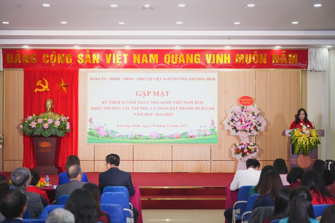 Khương Đình: Kỷ niệm 43 năm Ngày Nhà giáo Việt Nam 20/11 và tuyên dương các điển hình tiên tiến năm học 2024 - 2025- Ảnh 8.