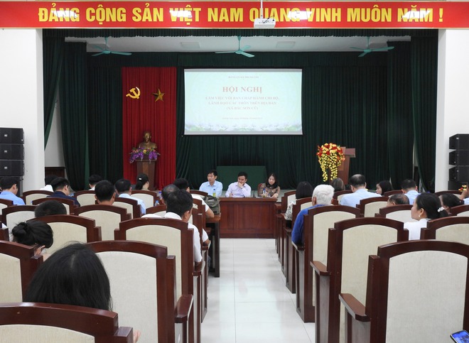THƯỜNG TRỰC ĐẢNG ỦY XÃ TRUNG GIÃ LÀM VIỆC VỚI CÁC THÔN TRÊN ĐỊA BÀN- Ảnh 1.
