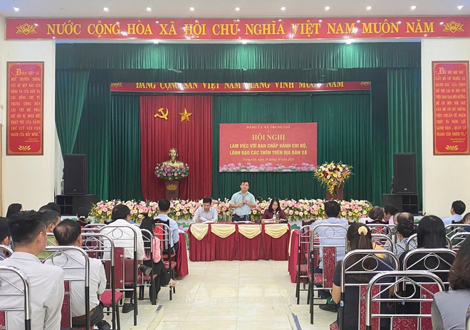 THƯỜNG TRỰC ĐẢNG ỦY XÃ TRUNG GIÃ LÀM VIỆC VỚI CÁC THÔN TRÊN ĐỊA BÀN- Ảnh 4.