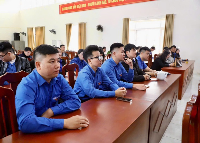 Hội nghị đối thoại giữa chủ tịch UBND xã với thanh niên trên địa bàn xã Hồng Vân năm 2025 - Ảnh 5.