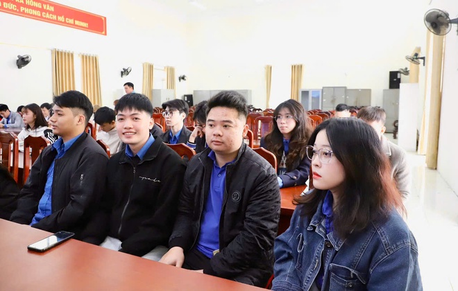 Hội nghị đối thoại giữa chủ tịch UBND xã với thanh niên trên địa bàn xã Hồng Vân năm 2025 - Ảnh 1.