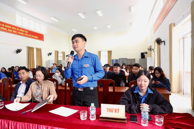 Hội nghị đối thoại giữa chủ tịch UBND xã với thanh niên trên địa bàn xã Hồng Vân năm 2025 - Ảnh 8.