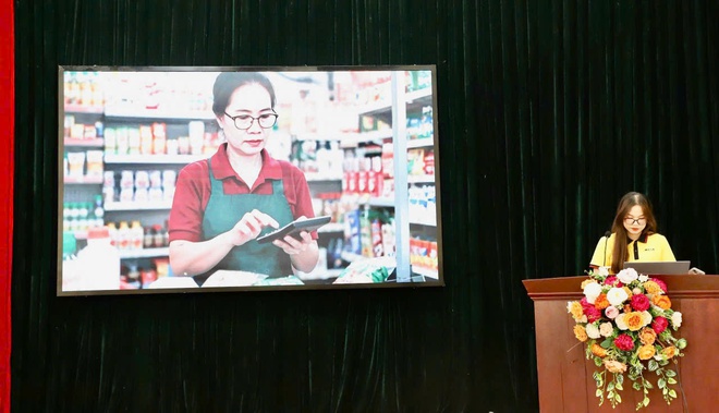 Hội nghị tập huấn hỗ trợ hộ kinh doanh chuyển đổi mô hình từ thuế khoán sang kê khai - Ảnh 6.