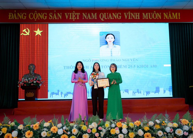 TRUNG GIÃ LONG TRỌNG TỔ CHỨC LỄ TUYÊN DƯƠNG GƯƠNG MẶT TRẺ TIÊU BIỂU NĂM 2025- Ảnh 8.