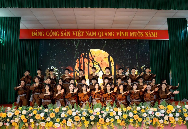 TRUNG GIÃ LONG TRỌNG TỔ CHỨC LỄ TUYÊN DƯƠNG GƯƠNG MẶT TRẺ TIÊU BIỂU NĂM 2025- Ảnh 12.