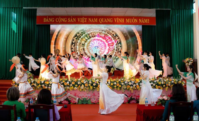 TRUNG GIÃ LONG TRỌNG TỔ CHỨC LỄ TUYÊN DƯƠNG GƯƠNG MẶT TRẺ TIÊU BIỂU NĂM 2025- Ảnh 14.