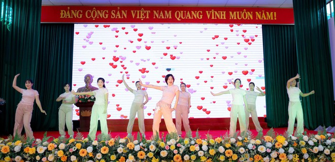 TRUNG GIÃ LONG TRỌNG TỔ CHỨC LỄ TUYÊN DƯƠNG GƯƠNG MẶT TRẺ TIÊU BIỂU NĂM 2025- Ảnh 13.