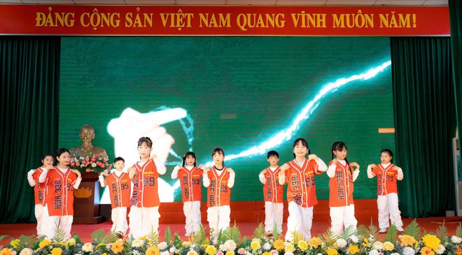 TRUNG GIÃ LONG TRỌNG TỔ CHỨC LỄ TUYÊN DƯƠNG GƯƠNG MẶT TRẺ TIÊU BIỂU NĂM 2025- Ảnh 11.