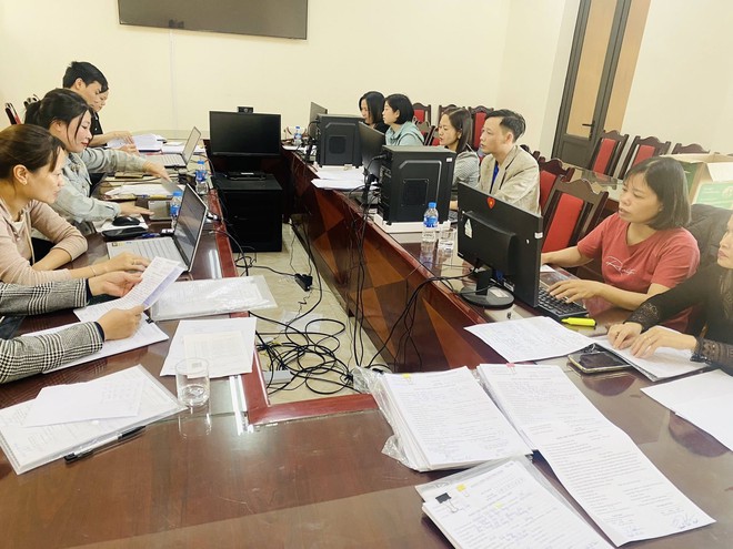 XÃ PHƯỢNG DỰC TĂNG TỐC “10 NGÀY ĐÊM” LÀM SẠCH DỮ LIỆU ĐẢNG VIÊN, QUYẾT TÂM HOÀN THÀNH MỤC TIÊU CHUYỂN ĐỔI SỐ TRONG CÔNG TÁC XÂY DỰNG ĐẢNG- Ảnh 1.